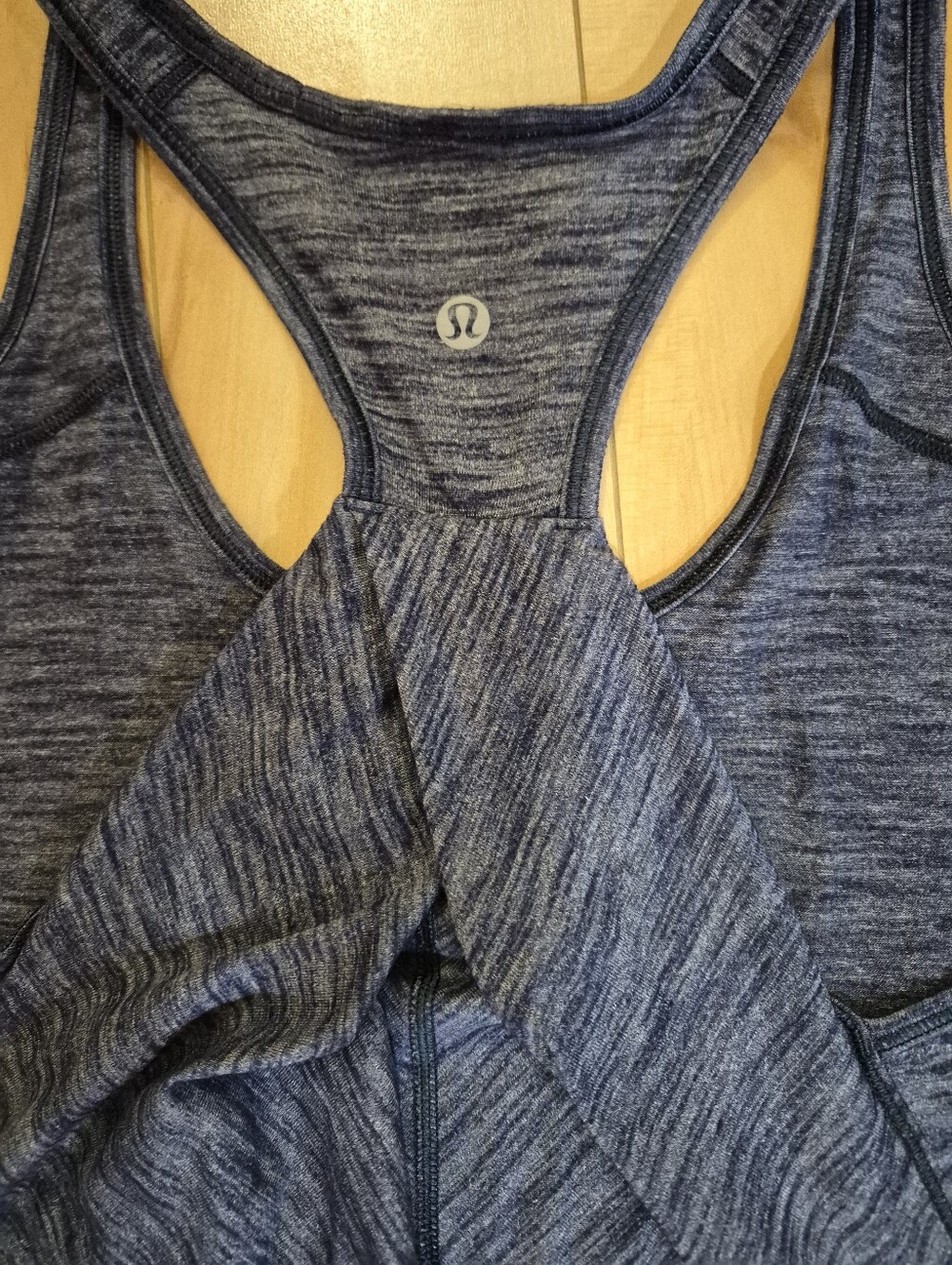 Lululemon women's size 4 or 6 gray tank top - Picture 5 of 5